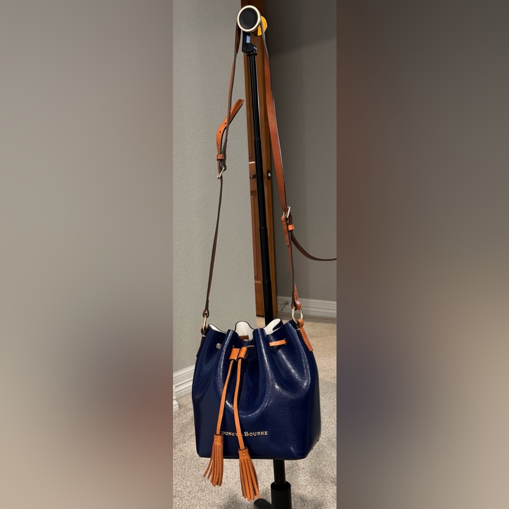Like New Dooney & Bourke Siena Serena Navy Drawstring Bucket Bag with Wristlet - Picture 4 of 17
